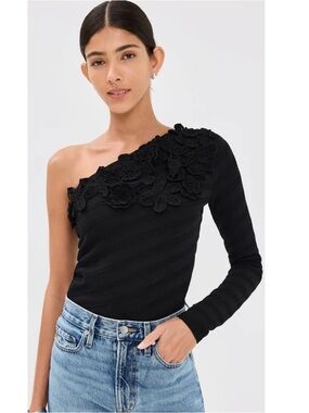 One-Shoulder black
FIGUE
Capucine Sweater size S NWT